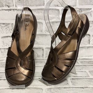 Clark’s Bendable Ankle Strap Metallic, Brown Woven Sandals-Women 7.5